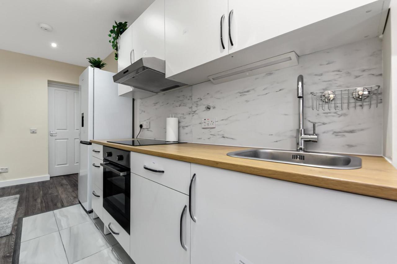 Family Friendly, Zone 2, 2 Beds, Overground London Bagian luar foto