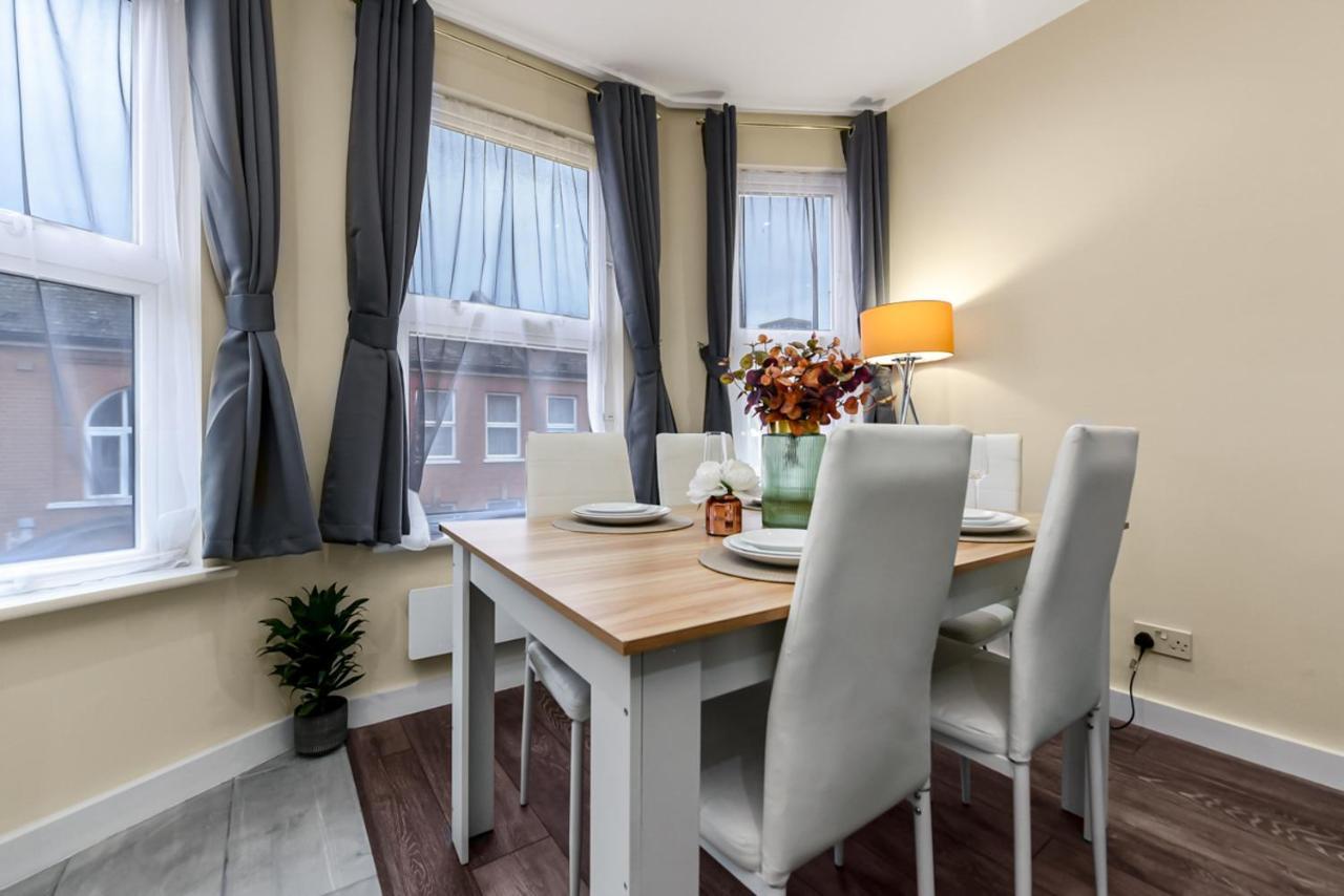 Family Friendly, Zone 2, 2 Beds, Overground London Bagian luar foto