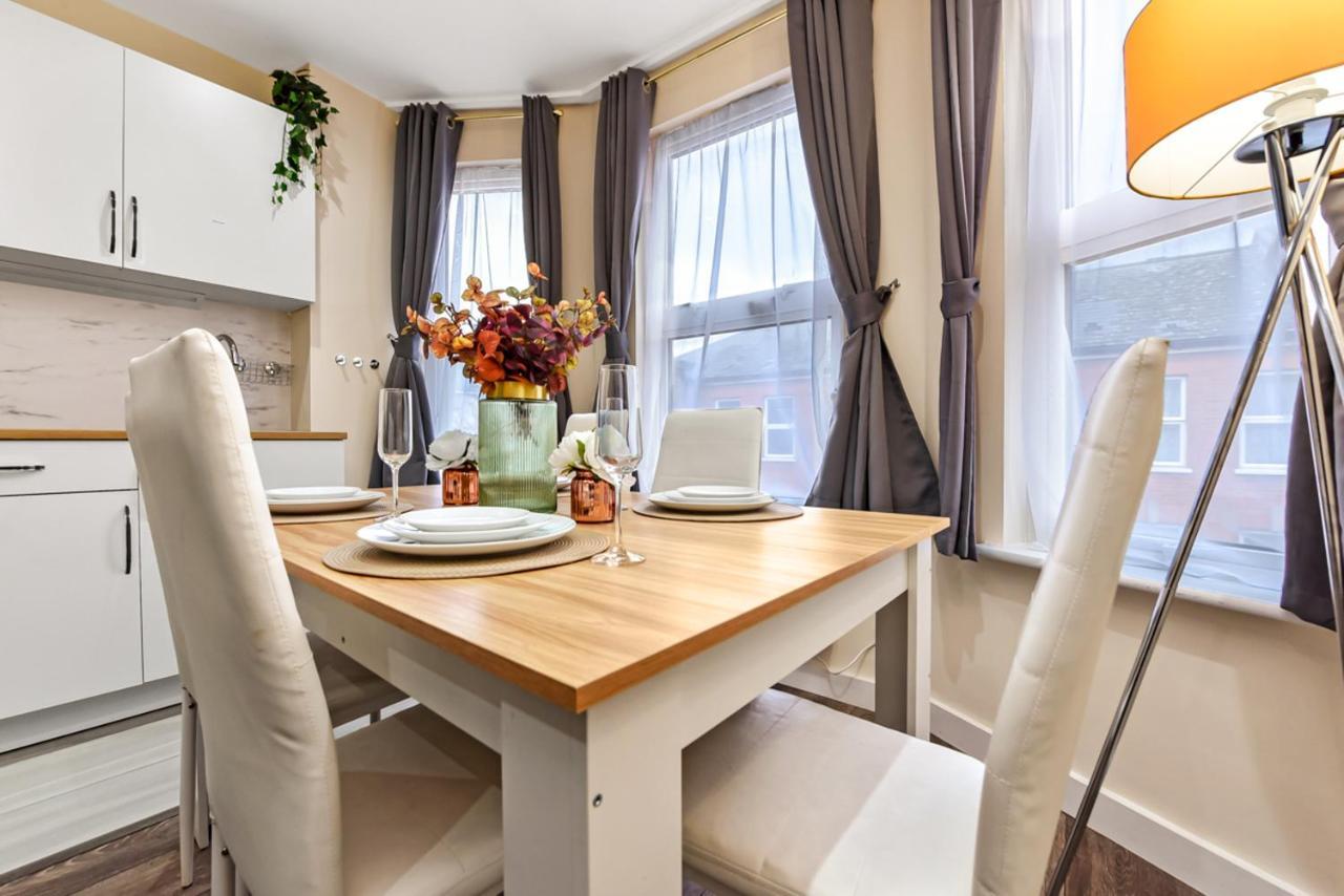 Family Friendly, Zone 2, 2 Beds, Overground London Bagian luar foto