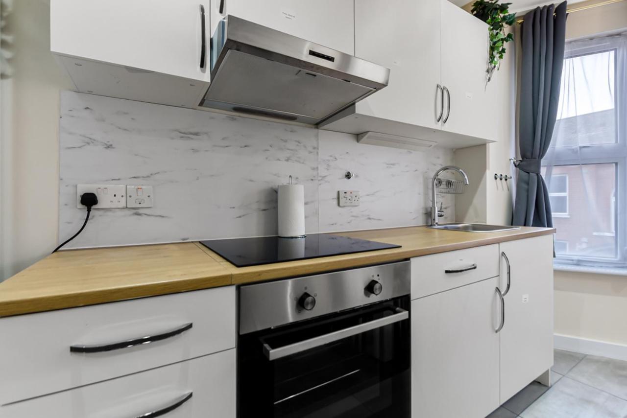 Family Friendly, Zone 2, 2 Beds, Overground London Bagian luar foto