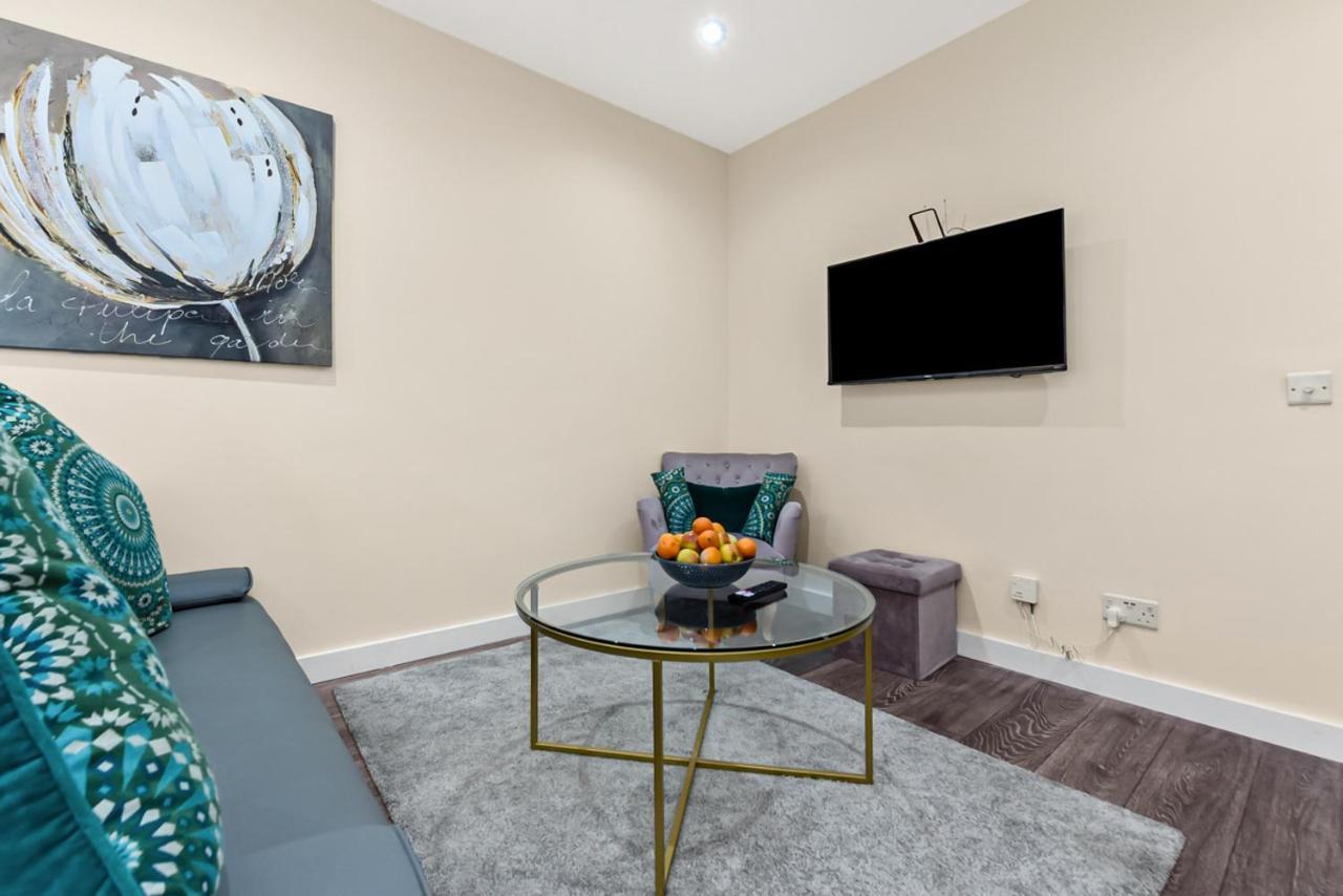 Family Friendly, Zone 2, 2 Beds, Overground London Bagian luar foto